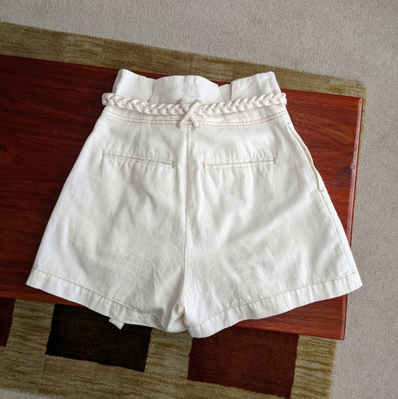 NWOT ASOS DESIGN Petite paperbag short in off white with braid belt - Picture 2 of 13